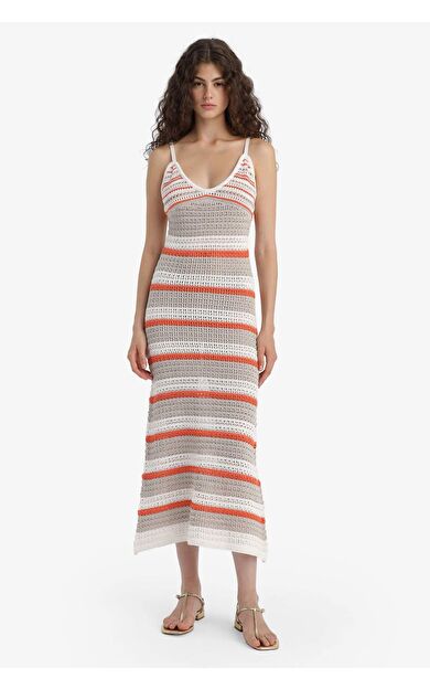 DeFacto Slim Fit Dar Kesim V Yaka Kolsuz Elbise