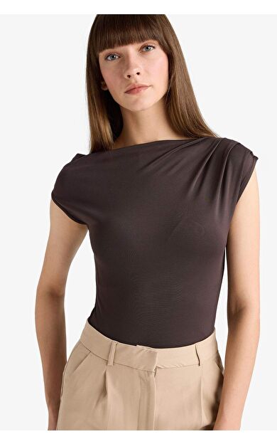 Slim Fit Dar Kesim Asimetrik Bluz