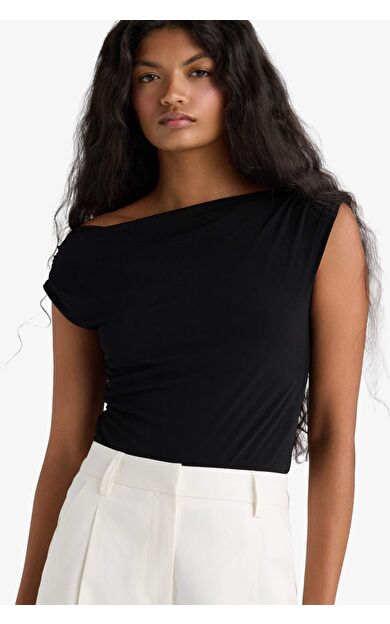 Slim Fit Dar Kesim Degaje Yaka Bluz