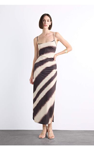 Fitted Vücudu Saran Desenli Askılı Maxi Elbise