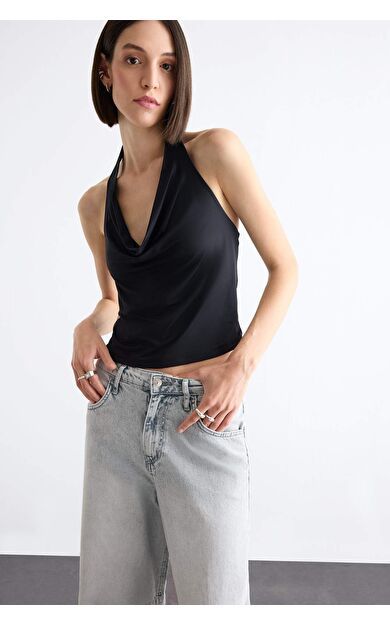 DeFacto V Yaka Boyundan Bağlamalı Siyah Bluz