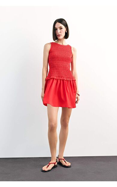 Yuvarlak Yaka Gipeli Kırmızı Mini Elbise