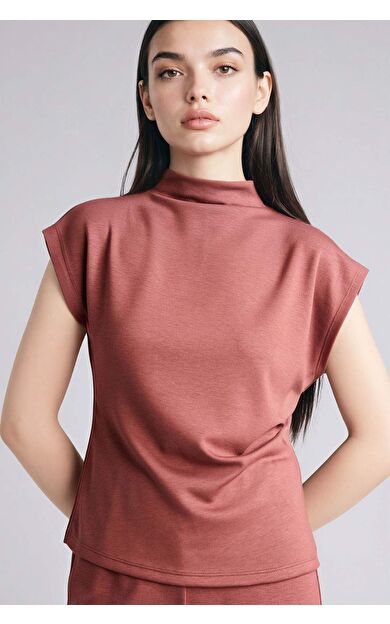 Slım Fıt Yarım Balıkçı Yaka Kısa Kollu Tişört