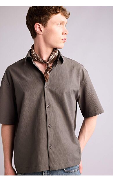 DeFacto Boxy Fıt Gömlek Yaka Krinkıl Kısa Kollu Gömlek