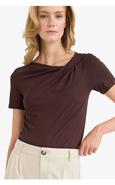 DeFacto Slim Fit Dar Kesim Kayık Yaka Kısa Kollu Tişört F8008AX25AUBN340