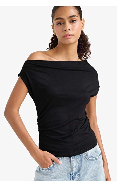 DeFacto Slim Fit Dar Kesim Tek Omuzlu Kısa Kollu Tişört