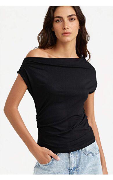DeFacto Slim Fit Dar Kesim Tek Omuzlu Kısa Kollu Tişört