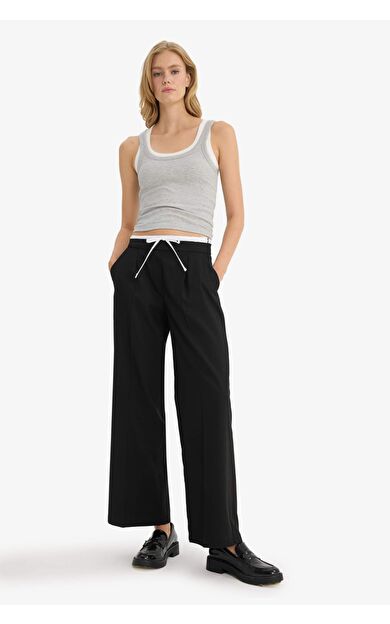 DeFacto Wide Leg Cep Detaylı Normal Bel Geniş Paça Pantolon F8307AX25AUBK81