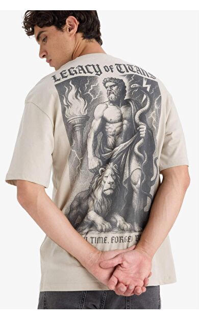 DeFacto Boxy Fit Bisiklet Yaka Sırt Baskılı Kısa Kollu Tişört F8326AX25AUBG170