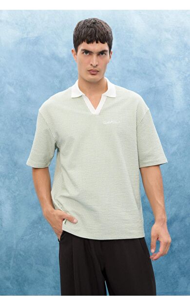 DeFacto Boxy Fit Polo Yaka Slogan Baskılı Kısa Kollu Polo Tişört F8351AX25AUGN1180