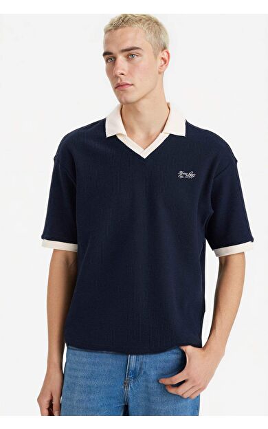 Boxy Fit Polo Yaka Dokulu Kısa Kollu Tişört