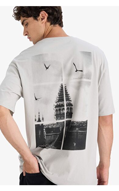 DeFacto Boxy Fit Bisiklet Yaka Sırt Baskılı Kısa Kollu Tişört F8557AX25HSGR253