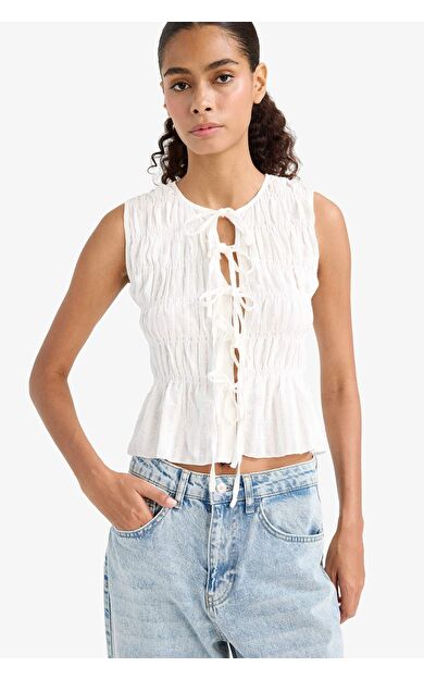 Slim Fit Dar Kesim Bisiklet Yaka Bağlamalı Dokulu Kolsuz Bluz