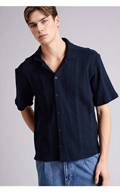 Boxy Fıt Apaş Yaka Kısa Kollu Gömlek