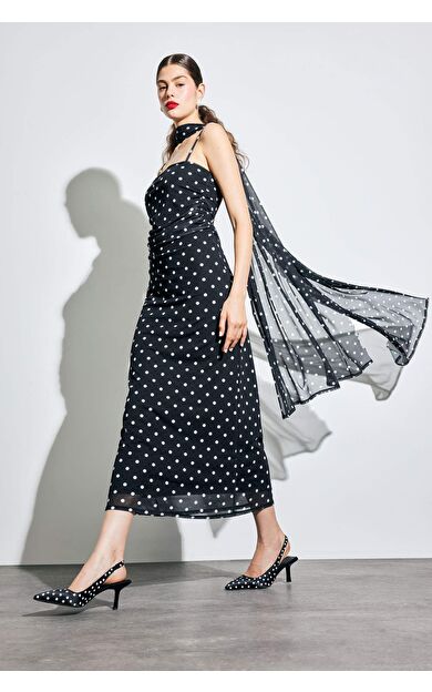 Bodycon Vücudu Saran Kare Yaka Puantiye Tül Askılı Midi Elbise