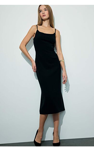 Bodycon Vücudu Saran İnce Askılı Midi Elbise