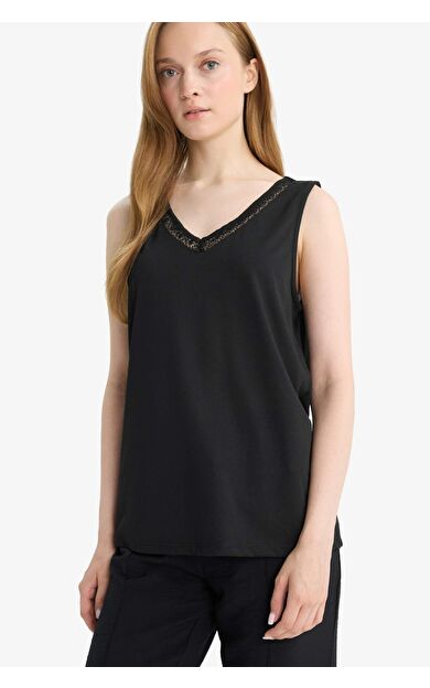 Dantel Detaylı V Yaka Atlet