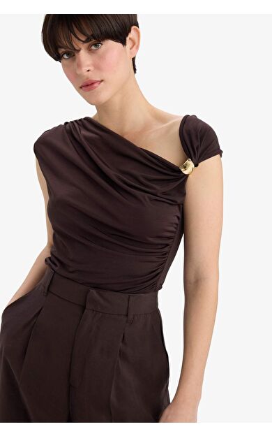 Slim Fit Dar Kesim Tek Omuzlu Kısa Kollu Tişört