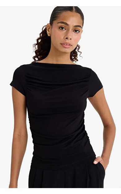 DeFacto Slim Fit Dar Kesim Kayık Yaka Omuzu Açık Siyah Kısa Kollu Tişört