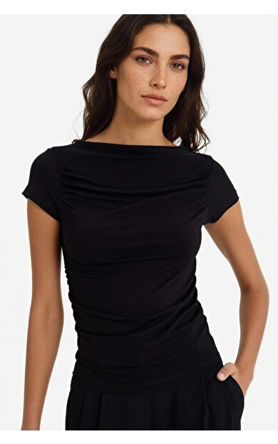 DeFacto Slim Fit Dar Kesim Kayık Yaka Omuzu Açık Siyah Kısa Kollu Tişört