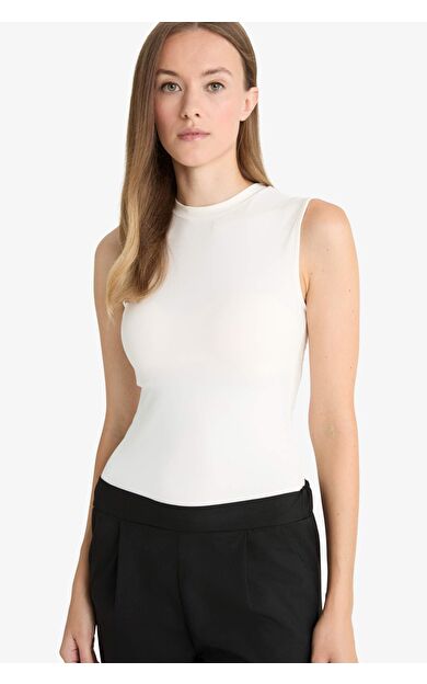 Slim Fit Dar Kesim Yarım Balıkçı Yaka Kısa Kollu Tunik