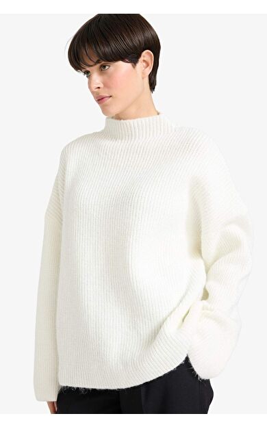 Oversize Geniş Kalıp Yarım Balıkçı Yaka Triko Kazak