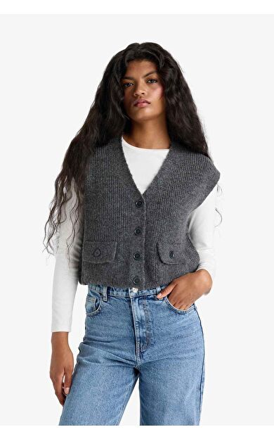 Regular Fit V Yaka Düğmeli Triko Süveter