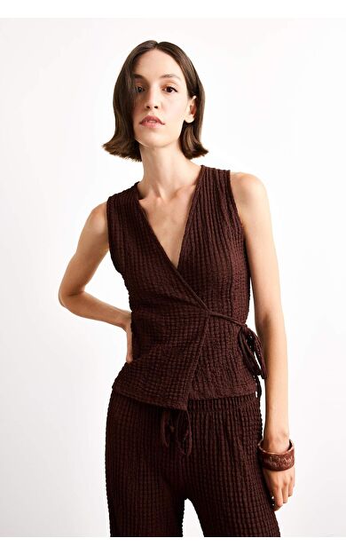 Fitted Bürümcük Önden Bağlamalı Kolsuz Bluz