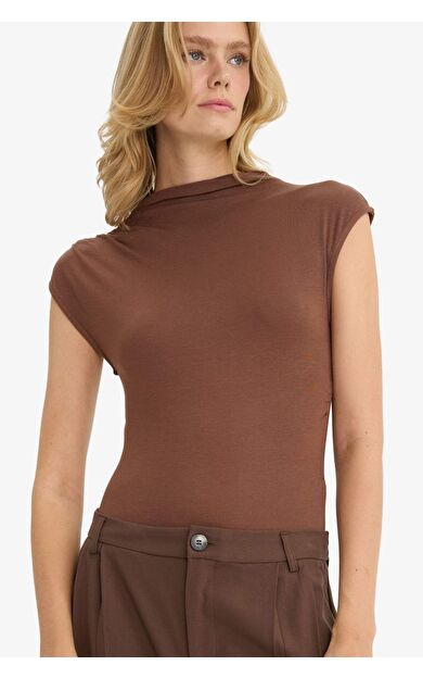 Slim Fit Dar Kesim Yarım Balıkçı Yaka Çıtçıtlı Body