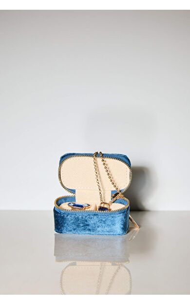 Kadın Mavi Takı Kutusu