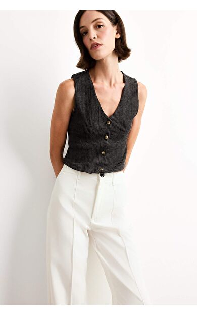 Fitted V Yaka Bürümcük Düğmeli Kolsuz Bluz