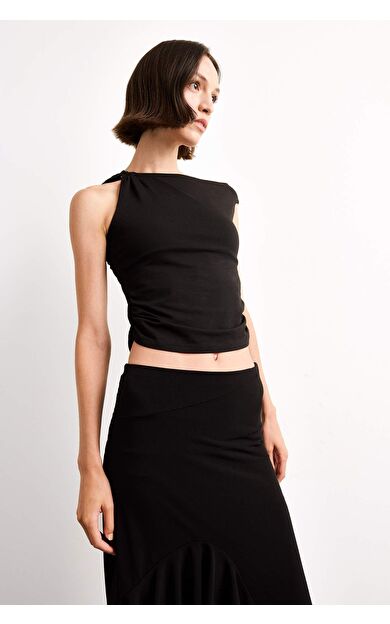 Kayık Yaka Tokalı Bluz