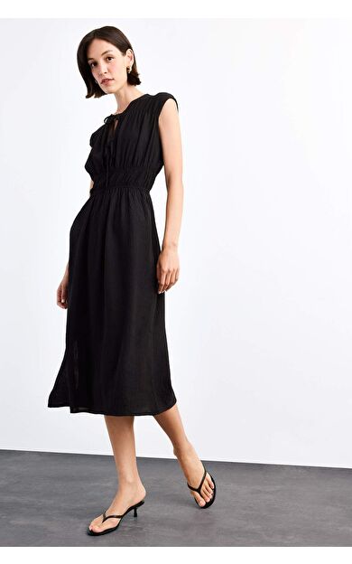 Önü Bağlamalı Kolsuz Midi Elbise