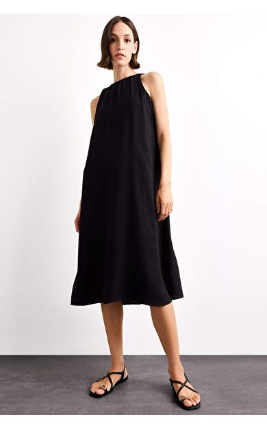 Krinkıl Kumaş Kolsuz Midi Elbise