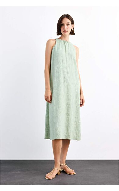 Krinkıl Kumaş Kolsuz Midi Elbise