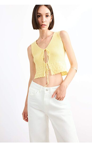 V Yaka Önden Bağlamalı Triko Bluz