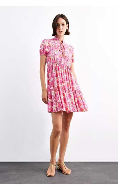 Çiçek Desenli Kısa Kollu Mini Elbise