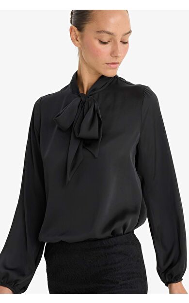 Regular Fit V Yaka Saten Uzun Kollu Bluz