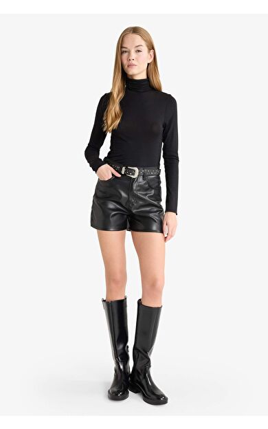 Normal Bel Kısa Paça Suni Deri Şort