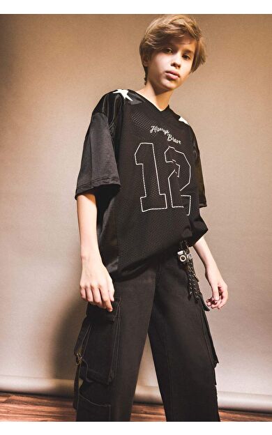 Erkek Çocuk Oversize Geniş Kalıp V Yaka Baskılı Tül Kısa Kollu Tişört