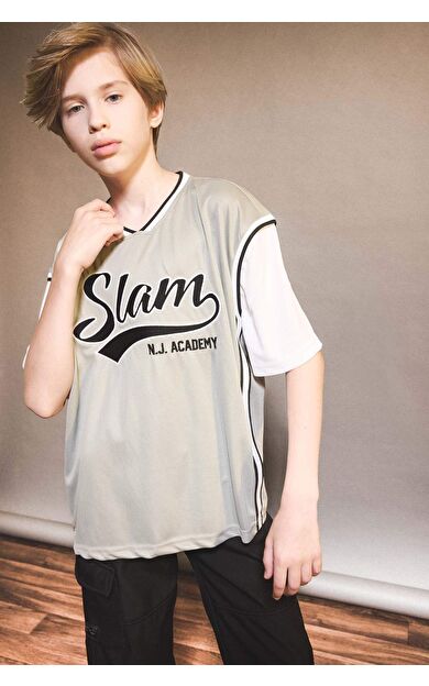 Erkek Çocuk Oversize Geniş Kalıp V Yaka Nakışlı Tül Kısa Kollu Tişört