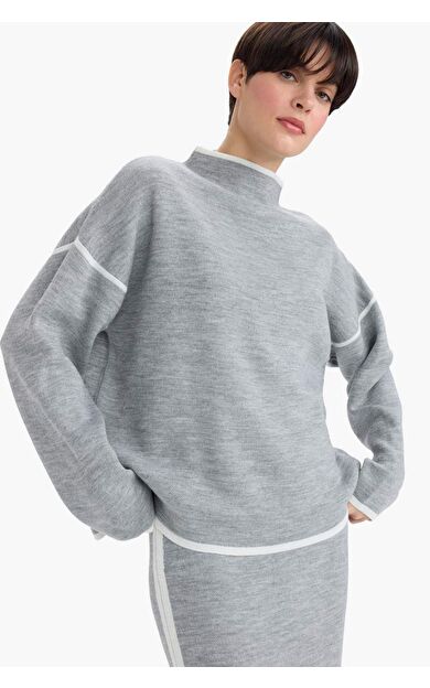 Oversize Geniş Kalıp Yarım Balıkçı Yaka Triko Kazak