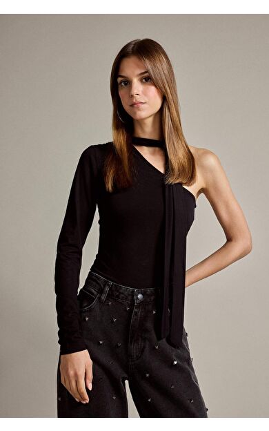 Tek Omuzlu Bağlama Detaylı Bluz