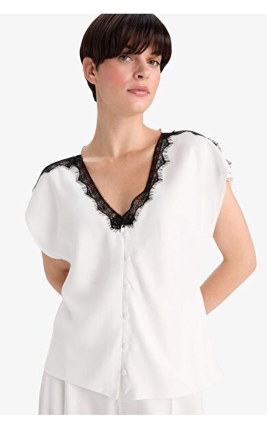 Regular Fit V Yaka Saten Kısa Kollu Gömlek