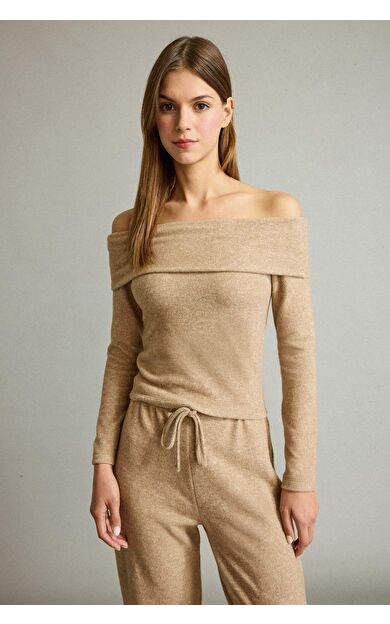 Omzu Açık Uzun Kollu Tişört