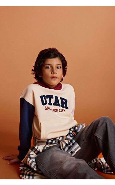 DeFacto Erkek Çocuk Oversize Geniş Kalıp Kapüşonlu Baskılı İçi Yumuşak Tüylü Sweatshirt