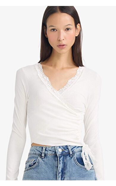 Fitted V Yaka Dantel Detaylı Uzun Kollu Tişört