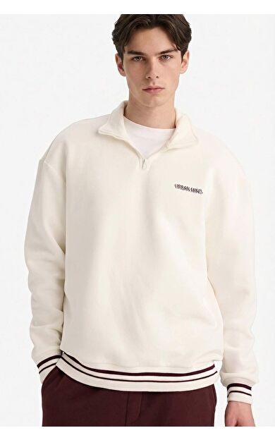 Boxy Fit Dik Yaka Slogan Baskılı Sweatshirt