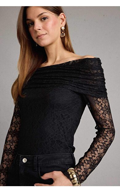 Omzu Açık Uzun Kollu Bluz