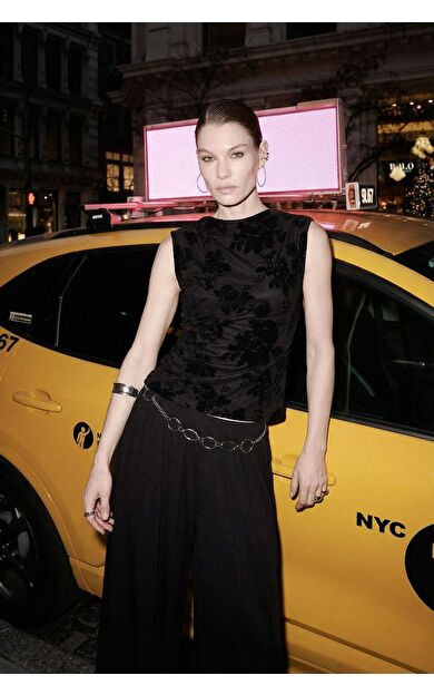 Slim Fit Dar Kesim Çiçekli Bisiklet Yaka Tül Atlet